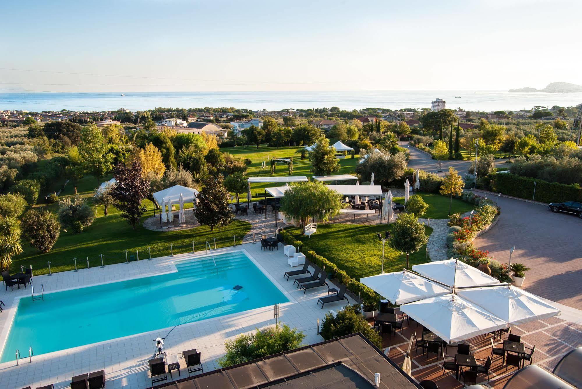 Kora Park Resort Formia Esterno foto